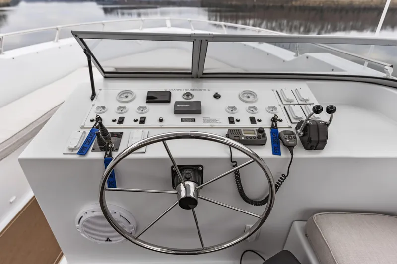 Slide: The Image of Steering wheel and control panel of 2009 Sharpe 20 x 100 boat. - 32