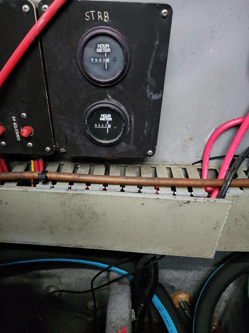 Slide: The Image of Hour meters on 1993 Sea Ray 370 Sundancer boat, showing engine usage. - 25