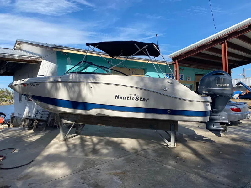 Slide: The Image of 2022 NauticStar 223 DC boat with Yamaha outboard motor on a sunny day. - 4