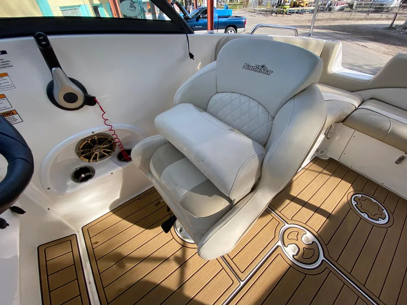 Slide: The Image of NauticStar 223 DC 2022 - 54