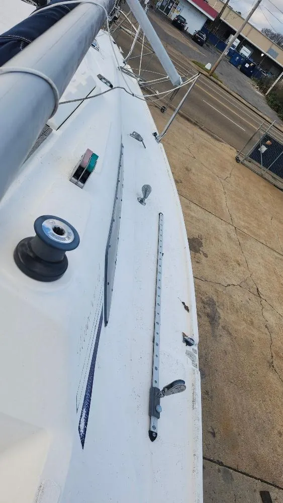 Slide: The Image of 1987 Hunter 26.5 sailboat deck view with rigging and winch. - 25