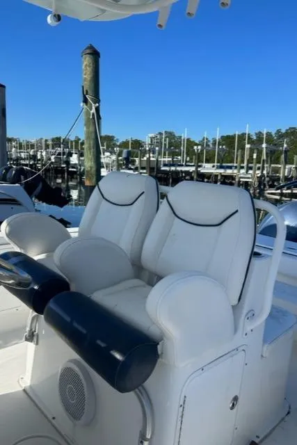 Slide: The Image of 2014 Sea Hunt Gamefish 27 boat seating at marina. - 14