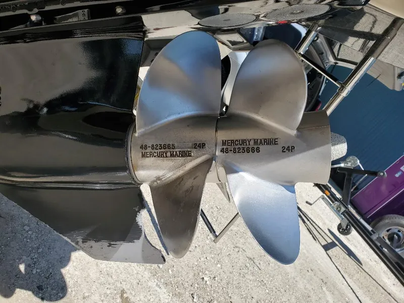 Slide: The Image of Propeller of a 2010 Monterey 254FS boat with Mercury Marine branding. - 6
