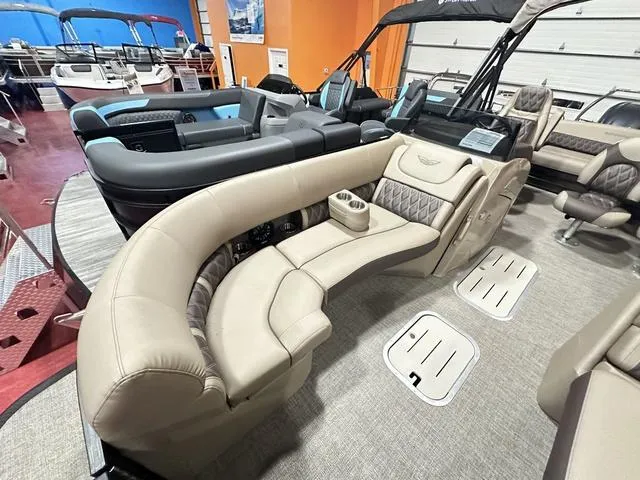 Slide: The Image of 2025 Bennington 24 LXSB pontoon boat interior with luxurious seating and modern design. - 15