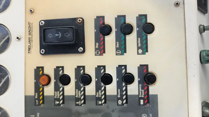 Slide: The Image of Trojan 11 M Express Cruiser 1990 - 12