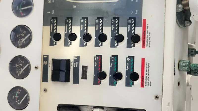 Slide: The Image of Trojan 11 M Express Cruiser 1990 - 13