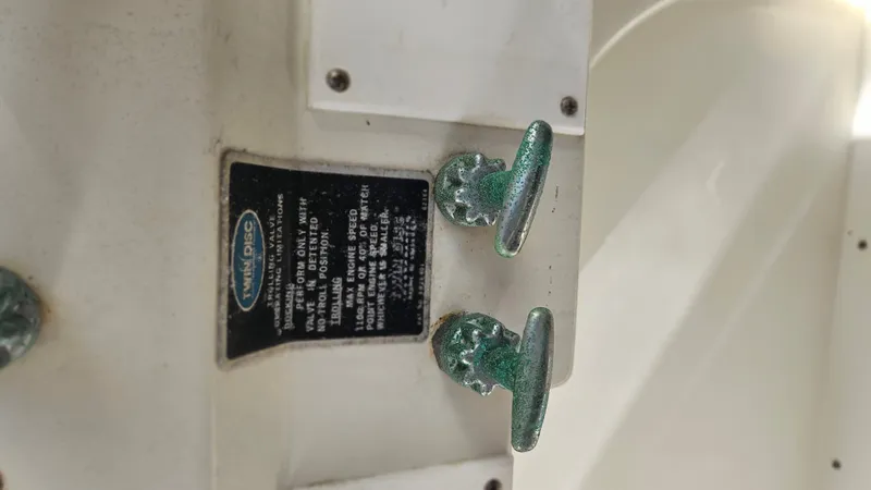 Slide: The Image of Trojan 11 M Express Cruiser 1990 - 16