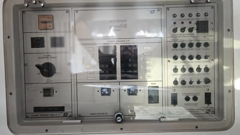 Slide: The Image of Trojan 11 M Express Cruiser 1990 - 20