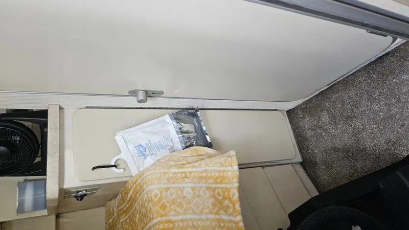 Slide: The Image of Trojan 11 M Express Cruiser 1990 - 26