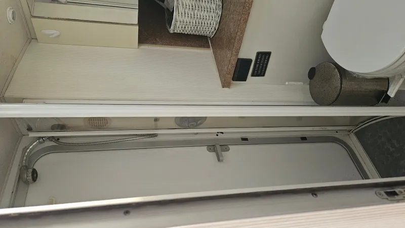 Slide: The Image of Trojan 11 M Express Cruiser 1990 - 32