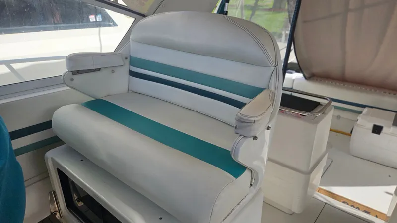 Slide: The Image of Trojan 11 M Express Cruiser 1990 - 35