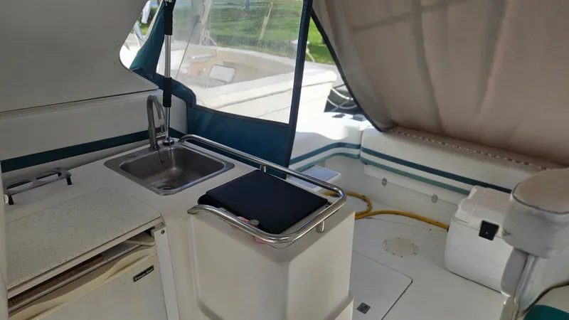 Slide: The Image of Trojan 11 M Express Cruiser 1990 - 36