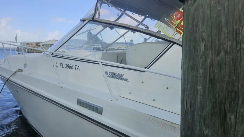 Slide: The Image of Trojan 11 M Express Cruiser 1990 - 42