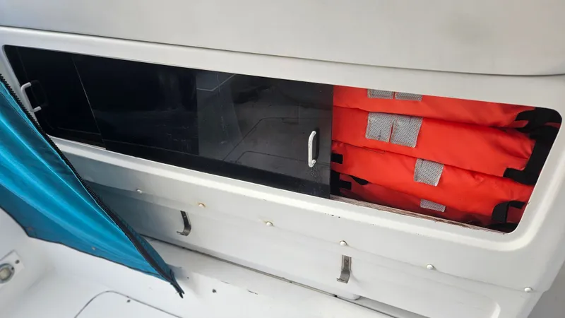 Slide: The Image of Trojan 11 M Express Cruiser 1990 - 6