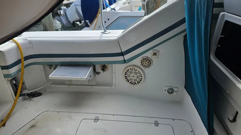 Slide: The Image of Trojan 11 M Express Cruiser 1990 - 8