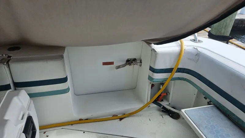 Slide: The Image of Trojan 11 M Express Cruiser 1990 - 9