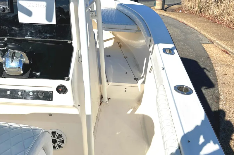 Slide: The Image of 2006 KenCraft 230 SEA KING boat interior with steering console and seating. - 13