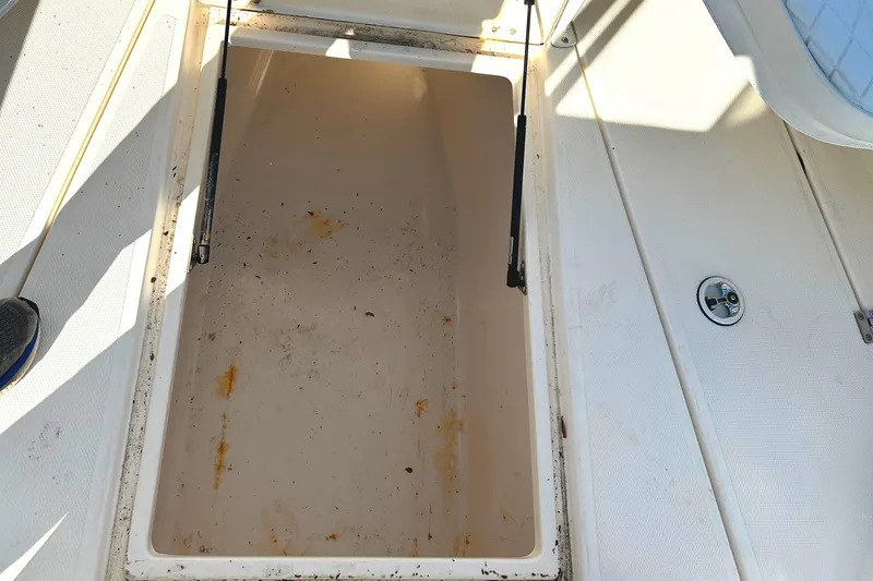 Slide: The Image of Open storage compartment on 2006 KenCraft 230 SEA KING boat deck. - 20