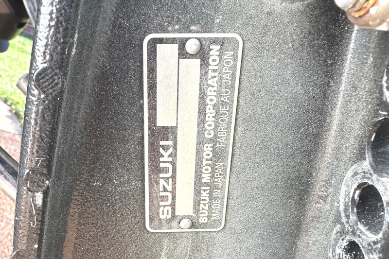 Slide: The Image of Suzuki motor label on 2006 KenCraft 230 SEA KING boat engine. - 4