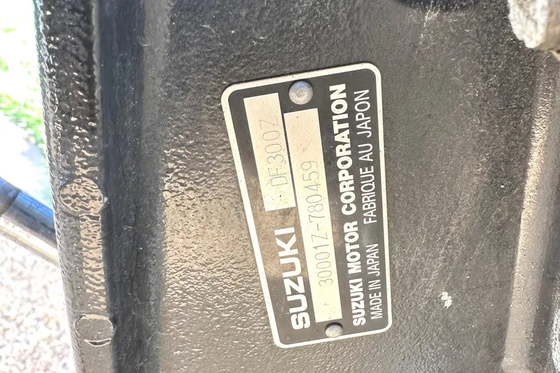 Slide: The Image of Suzuki Motor Corporation label on KenCraft 230 SEA KING, 2006 model. - 5