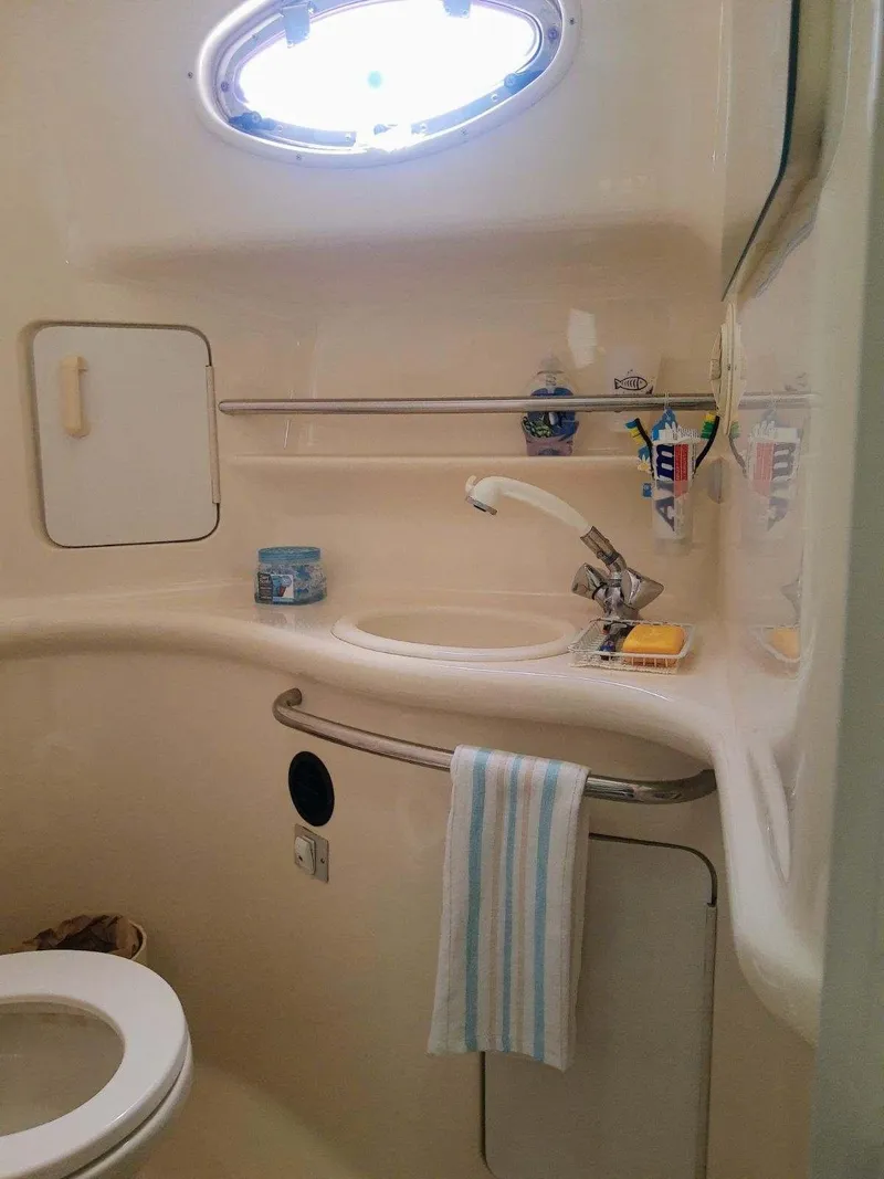 Slide: The Image of Sea Ray 330 Sundancer 1998 - 7