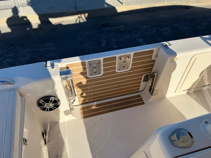 Slide: The Image of Grady-White 281 Coastal Explorer 2023 - 3