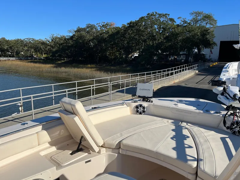 Slide: The Image of Grady-White 281 Coastal Explorer 2023 - 34