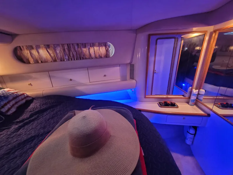 Slide: The Image of Sea Ray 450 Sundancer 1996 - 23