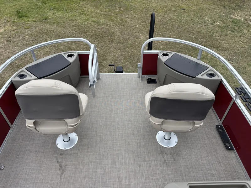 Slide: The Image of Sun Tracker Bass Buggy 18 DLX 2025 - 11