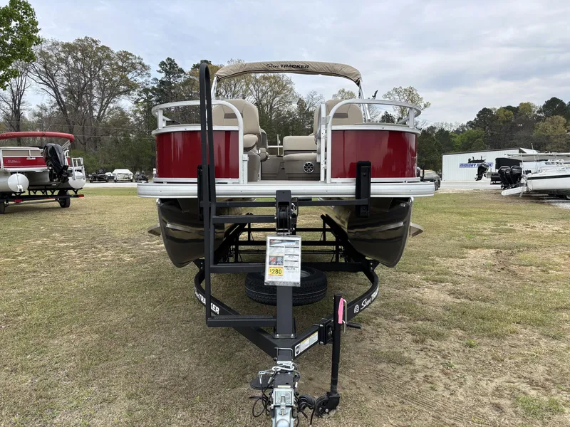 Slide: The Image of Sun Tracker Bass Buggy 18 DLX 2025 - 14