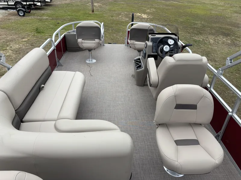 Slide: The Image of Sun Tracker Bass Buggy 18 DLX 2025 - 17