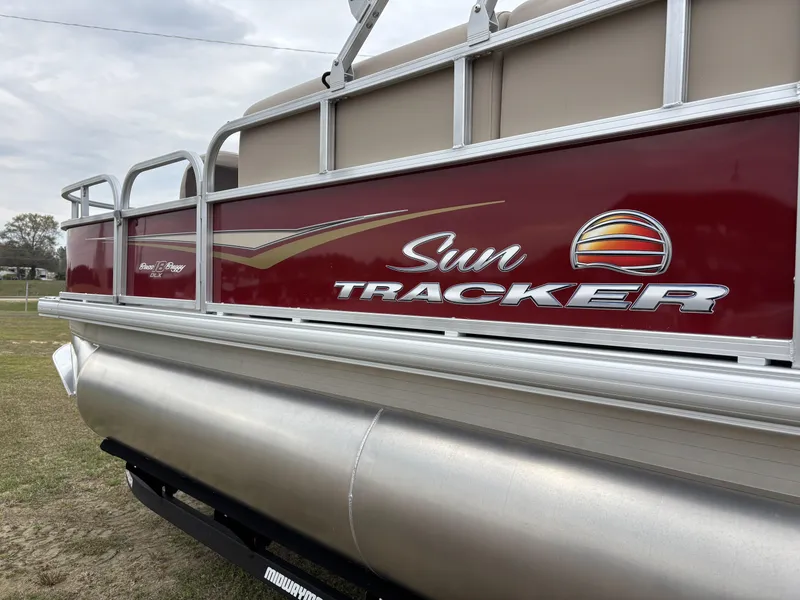 Slide: The Image of Sun Tracker Bass Buggy 18 DLX 2025 - 4