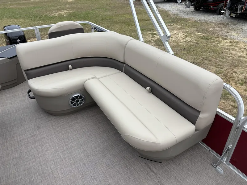 Slide: The Image of Sun Tracker Bass Buggy 18 DLX 2025 - 6