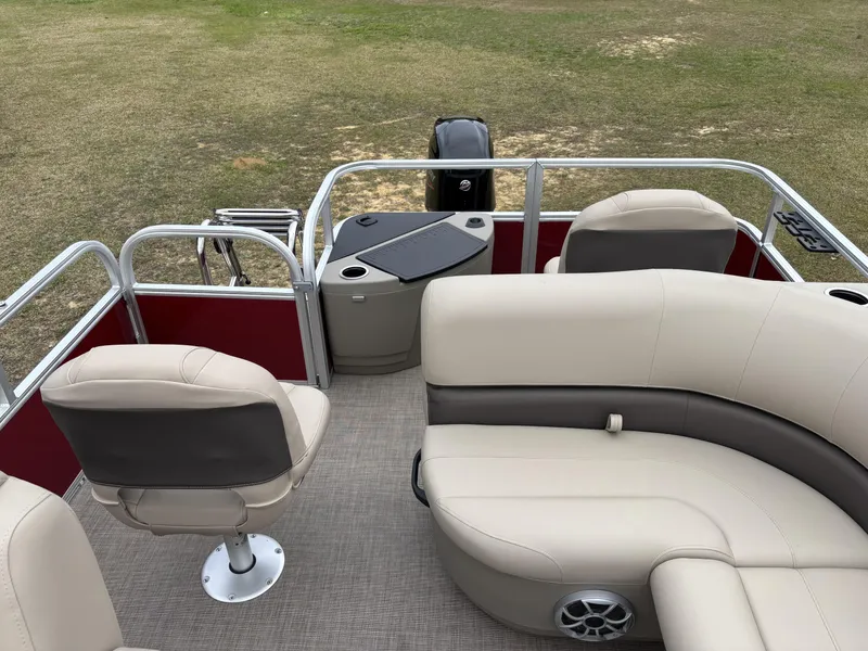 Slide: The Image of Sun Tracker Bass Buggy 18 DLX 2025 - 8