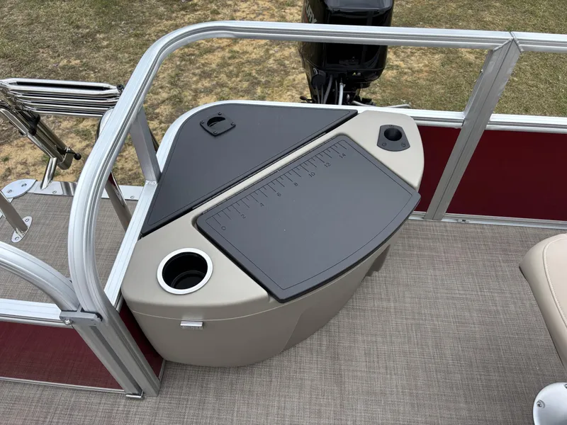 Slide: The Image of Sun Tracker Bass Buggy 18 DLX 2025 - 9