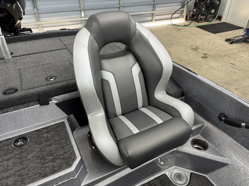 Slide: The Image of 2025 Nitro Z21 XL Pro boat seat in a sleek, modern design. - 12