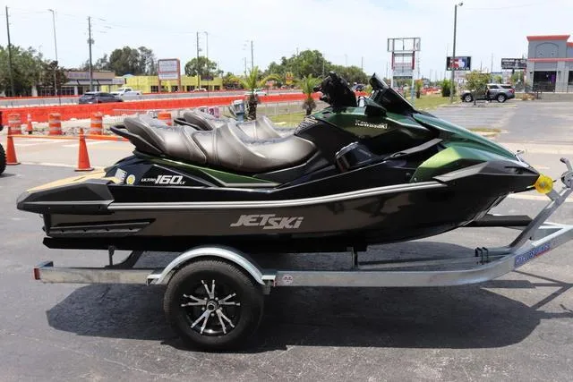 The Image of Kawasaki Jet Ski Ultra 160 2025 - 1