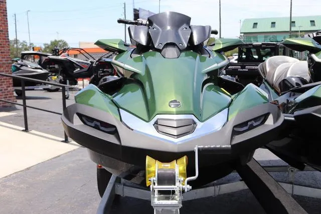 Slide: The Image of Kawasaki Jet Ski Ultra 160 2025 - 3