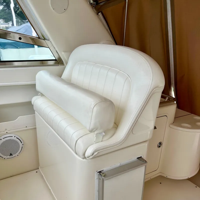Slide: The Image of helm seat flip-up bolster - 27
