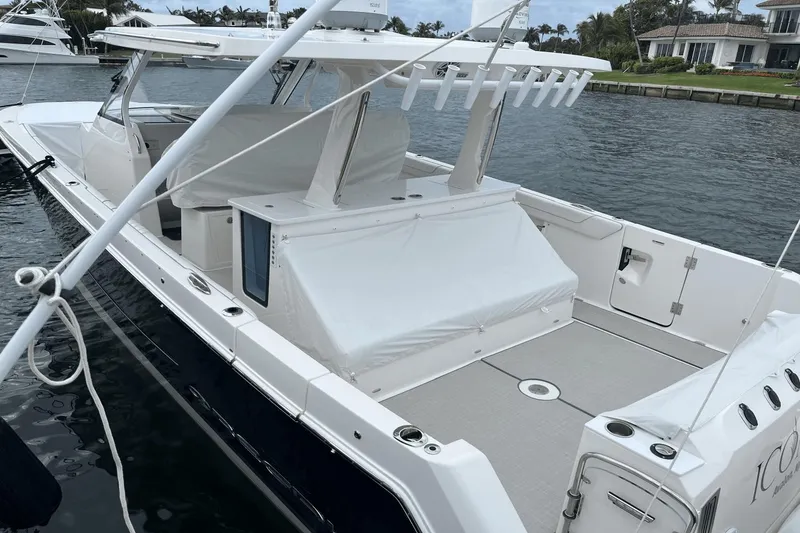 Slide: The Image of Regal 38 SAV 2023 - 23