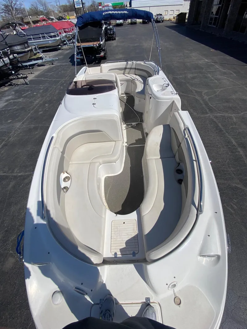 Slide: The Image of 2007 Chaparral Sunesta 252 boat with spacious seating and sleek design. - 5