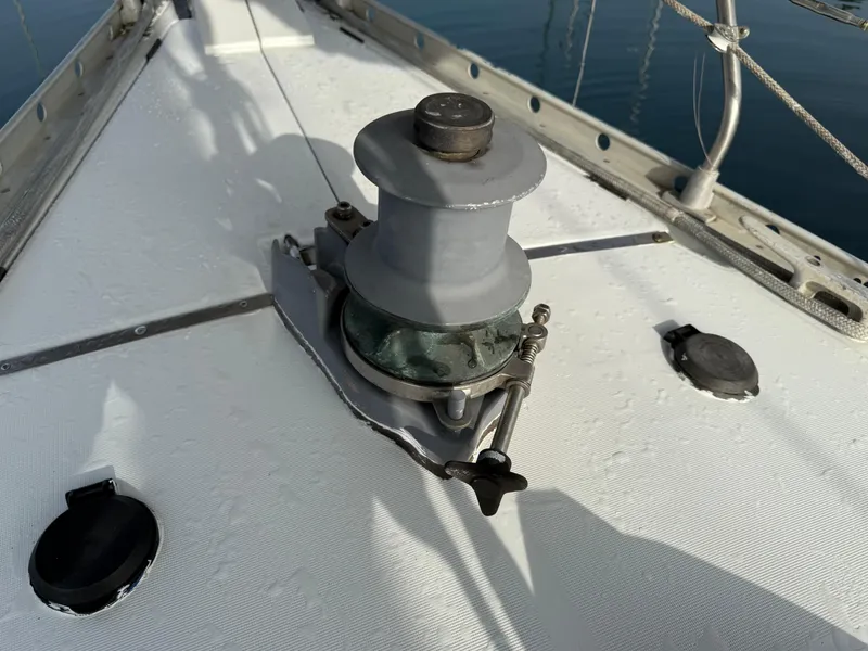 Slide: The Image of Winch on deck of 1986 Beneteau Idylle 15.50 sailboat. - 13