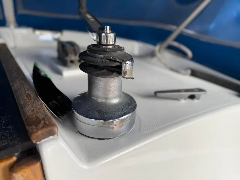 Slide: The Image of Winch on 1986 Beneteau Idylle 15.50 sailboat deck, close-up view. - 23