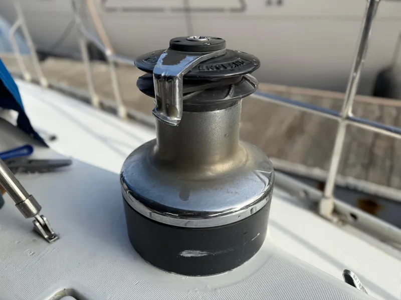 Slide: The Image of Winch on 1986 Beneteau Idylle 15.50 sailboat deck, close-up view. - 25