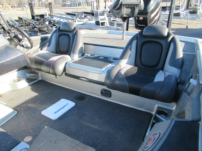 Slide: The Image of 2016 Ranger Z520 boat interior with dual seats and storage compartment. - 2