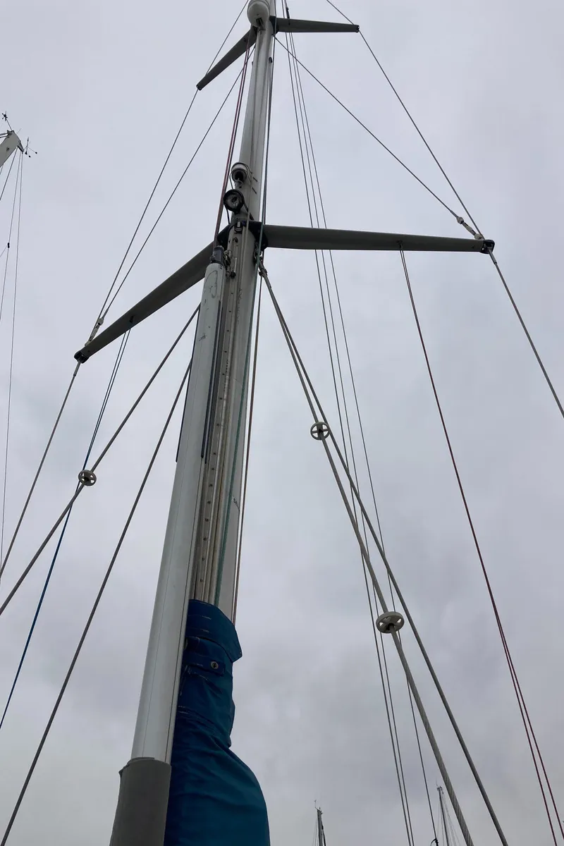 Slide: The Image of Malo 43 sailboat mast and rigging against cloudy sky, 2001 model. - 42