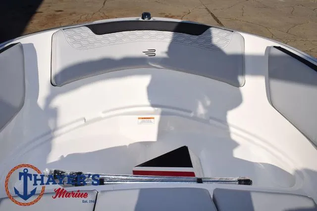 Slide: The Image of Bayliner M15 2025 - 13