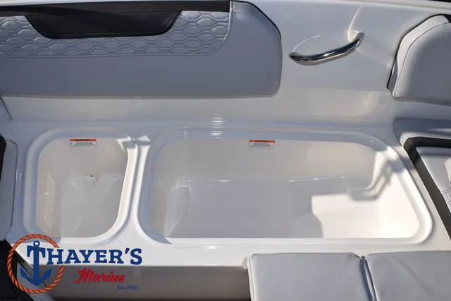 Slide: The Image of Bayliner M15 2025 - 15