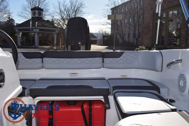 Slide: The Image of Bayliner M15 2025 - 16