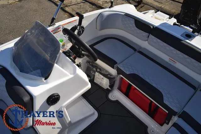 Slide: The Image of Bayliner M15 2025 - 20